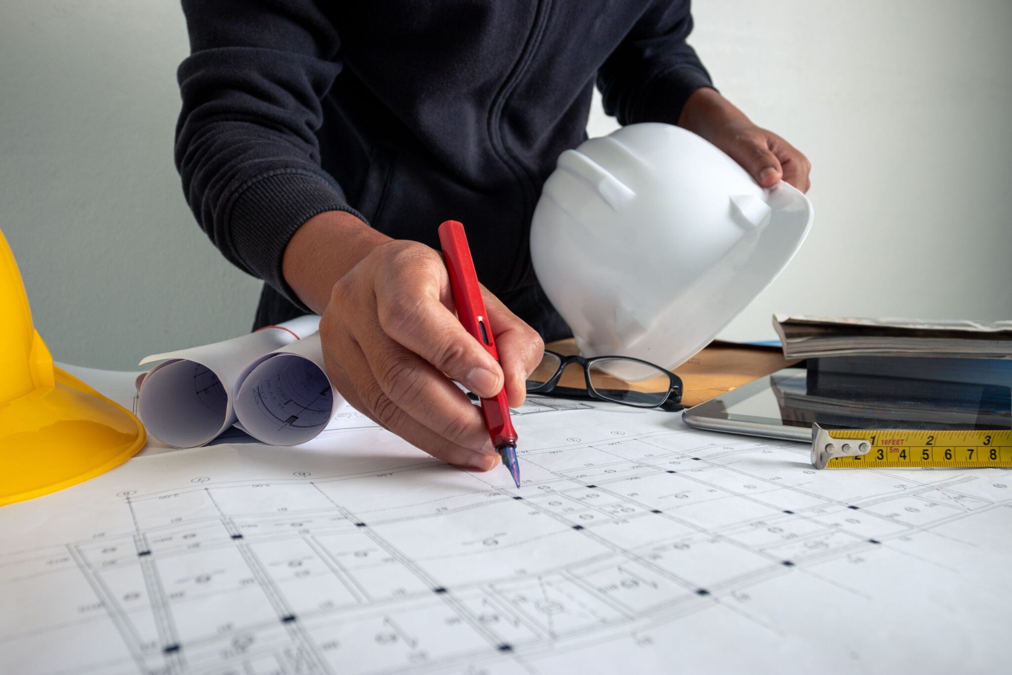 The limitations of 2D/3D plans in the industry.